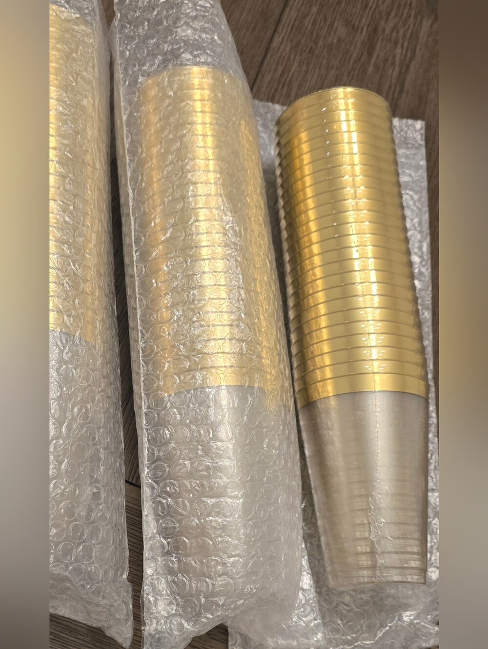 Clear & Gold Rimmed NWT Disposable Party Cups - Elegant Metallic Drinkware